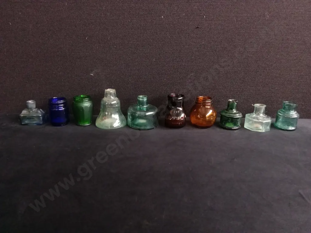 LOT OF 10 VINTAGE ANTIQUE SMALL GLASS BOTTLES, MOSTLY INK BOTTLES Image 1++