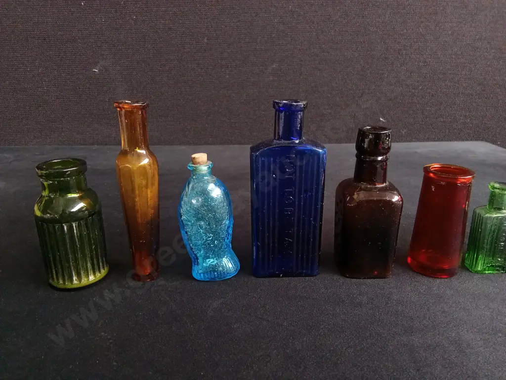 LOT OF 10 ANTIQUE SMALL GLASS BOTTLES, INCLUDING CHEMIST,  COLOURED POISON AND CHEMIST Image 1++