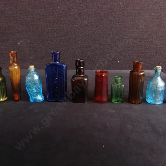 LOT OF 10 ANTIQUE SMALL GLASS BOTTLES, INCLUDING CHEMIST,  COLOURED POISON AND CHEMIST