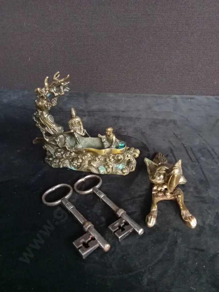 4 DECORATIVE ITEMS Image 1++