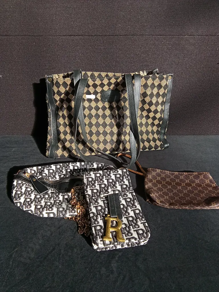 4 PIECES PURSES Image 1++