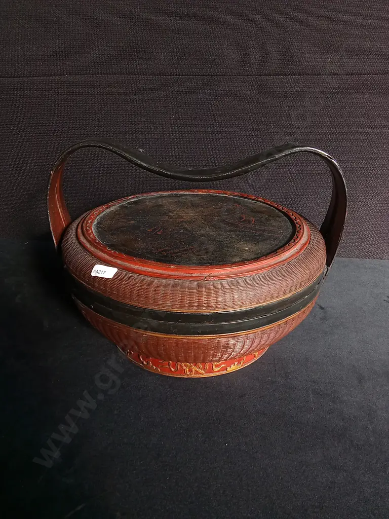 20TH CENTURY HANDCRAFTED ORIENTAL BASKET Image 1++