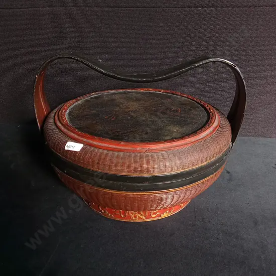 20TH CENTURY HANDCRAFTED ORIENTAL BASKET