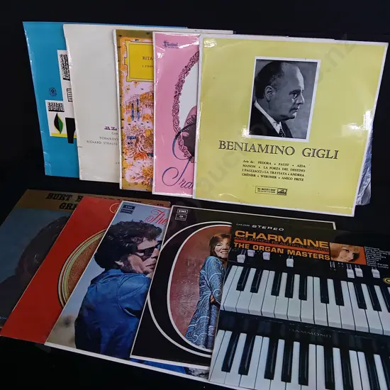 MIX OF 10 VINTAGE RECORDS
