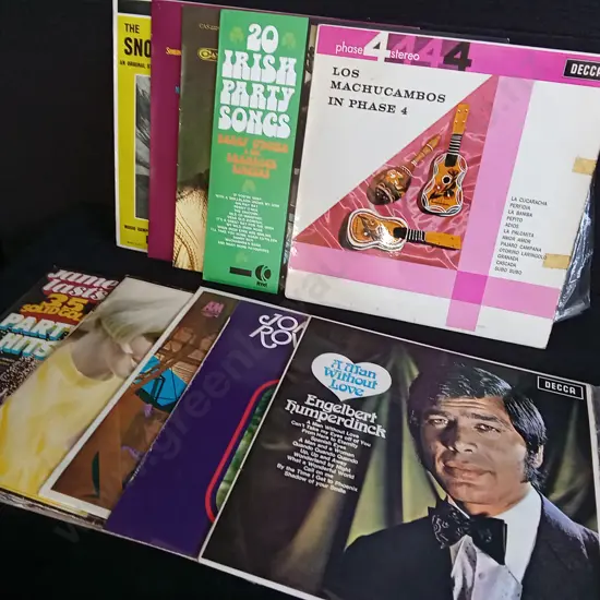 MIX OF 10 VINTAGE RECORDS