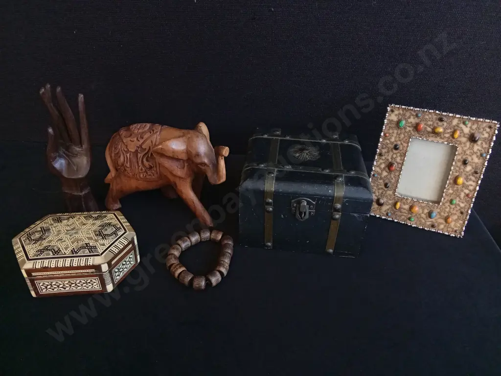 6 PIECES MIX OF DECOR Image 1++