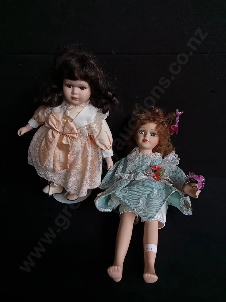 2 VINTAGE PORCELAIN DOLLS Image 1++