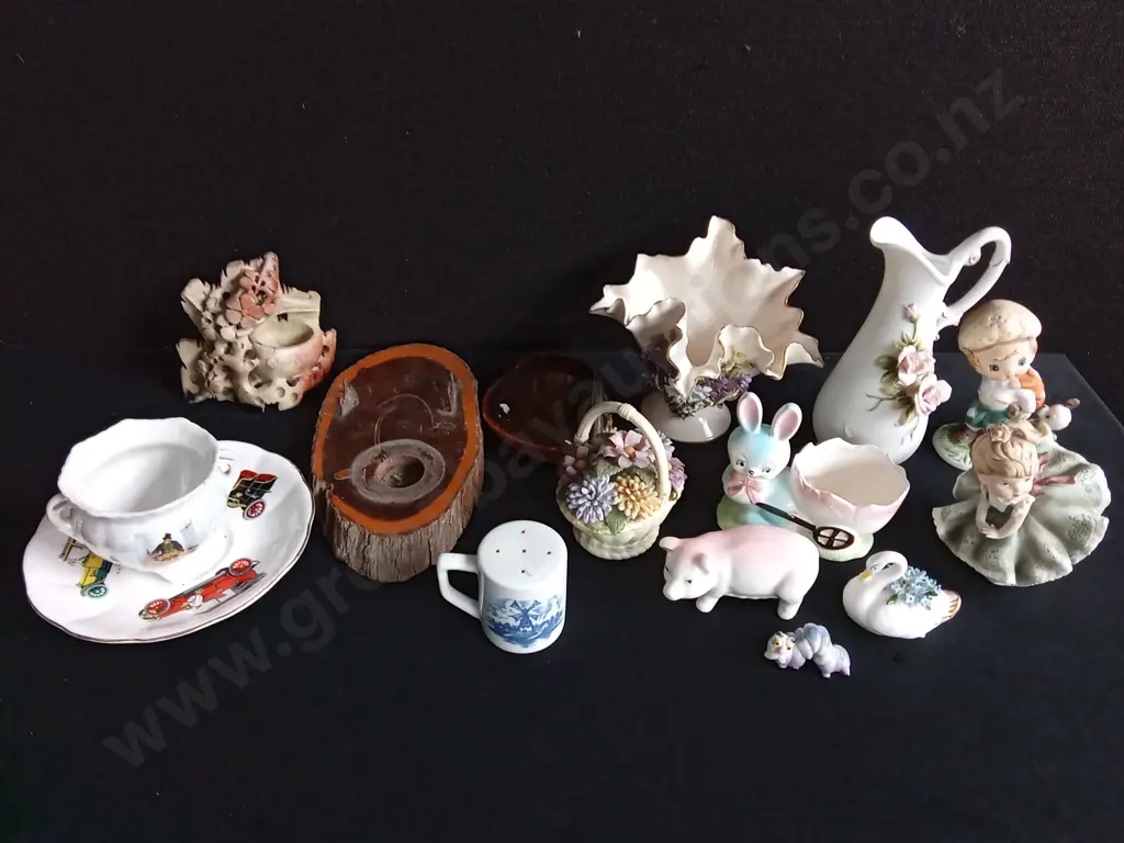 MIX OF DECORATIVE ITEMS Image 1++