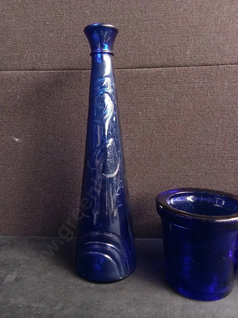 STUDIO NOVA WEST GERMANY COBALT BLUE GLASS VASE AND PAIR OF COBALT BLUE GLASS PLANTERS, TALLEST H 33 CM Image 1++