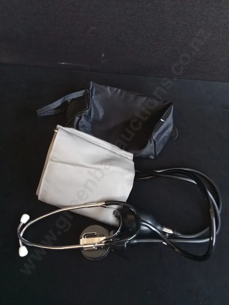 MANUAL ANEROID SPHYGMOMANOMETER KIT Image 1++