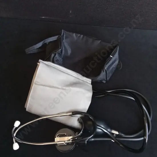 MANUAL ANEROID SPHYGMOMANOMETER KIT