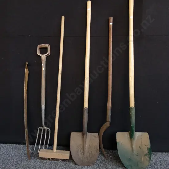 6 GARDEN TOOLS