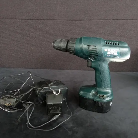 BLACK & DECKER 14.4V DRILL