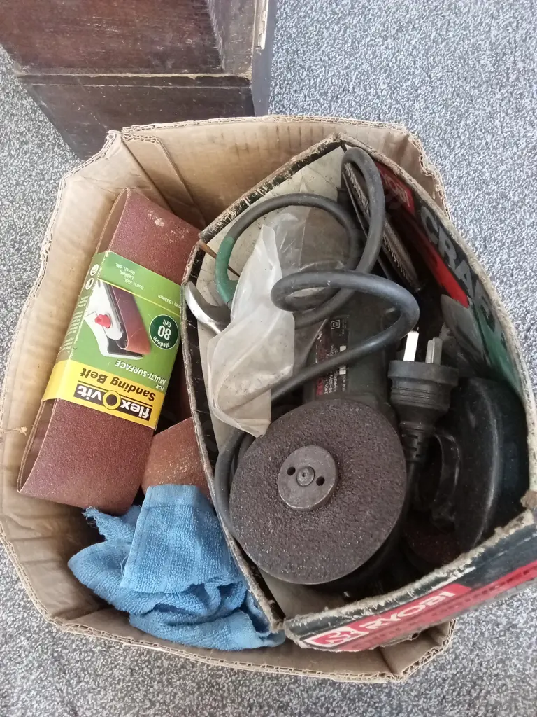 RYOBI ANGLE GRINDER AND SAND PAPER Image 1++