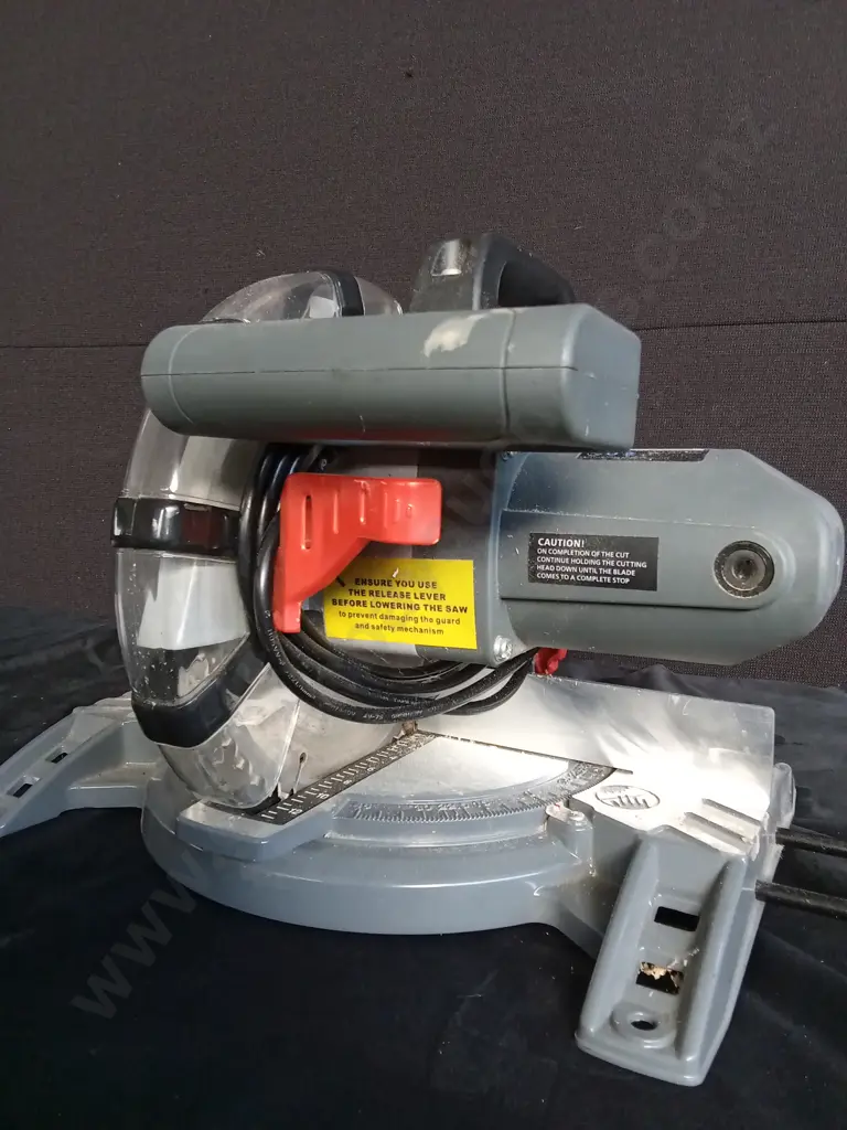 OZITO MITRE SAW Image 1++