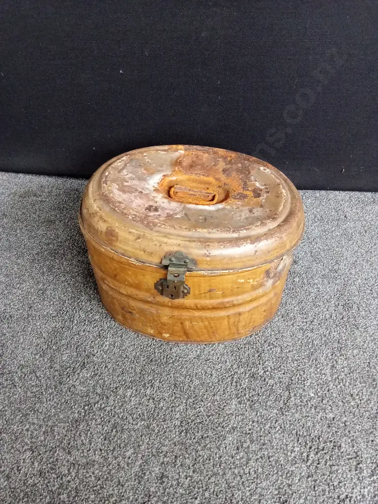 ANTIQUE METAL HAT BOX Image 1++