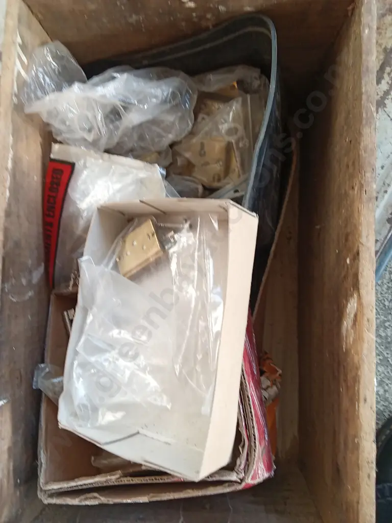 BOX OF HARDWARE Image 1++