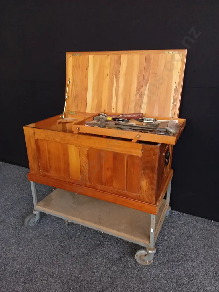 HANDMADE WOODEN TOOL BOX INCLUDING CONTENTS H 87 CM X W 96 CM X D 50CM Image 1++