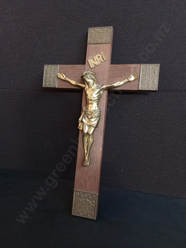 WOODEN AND GOLD COLOURED CRUCIFIX Image 1++
