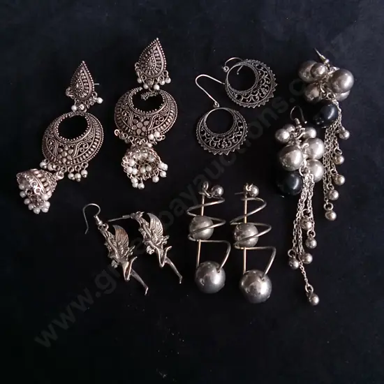 COSTUME JEWELLERY EARRINGS