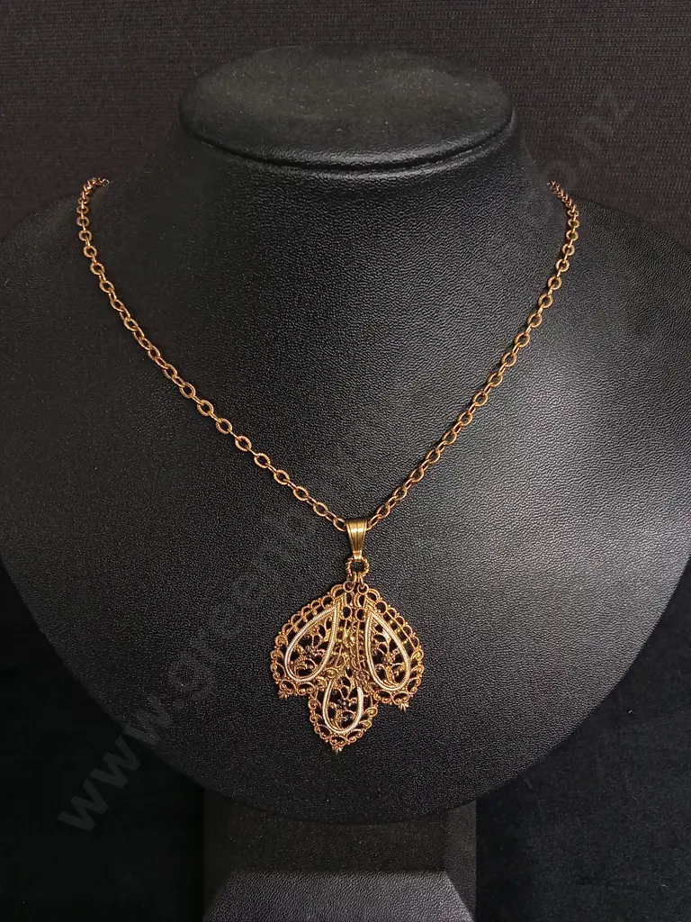 GOLD PLATED NECKLACE AND EARRINGS SET Image 1++