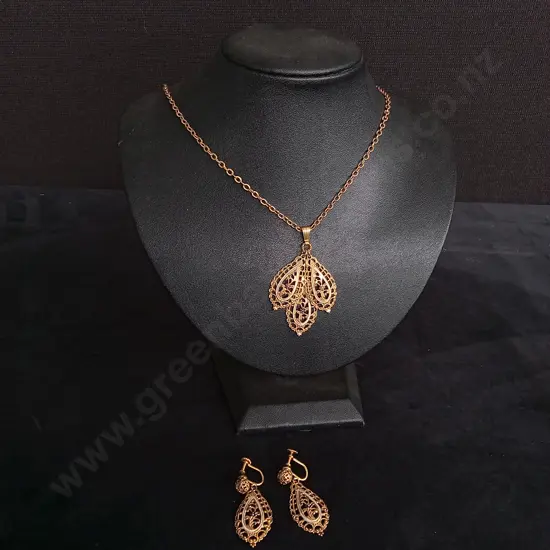 GOLD PLATED NECKLACE AND EARRINGS SET