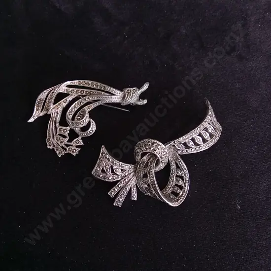 2 BROOCHES