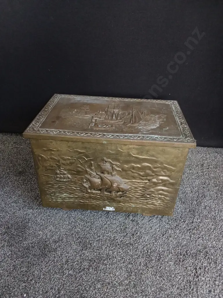 VINTAGE BRASS COAL BOX, EMBOSSED, W 46 CM X H 32 CM X D 30 CM Image 1++