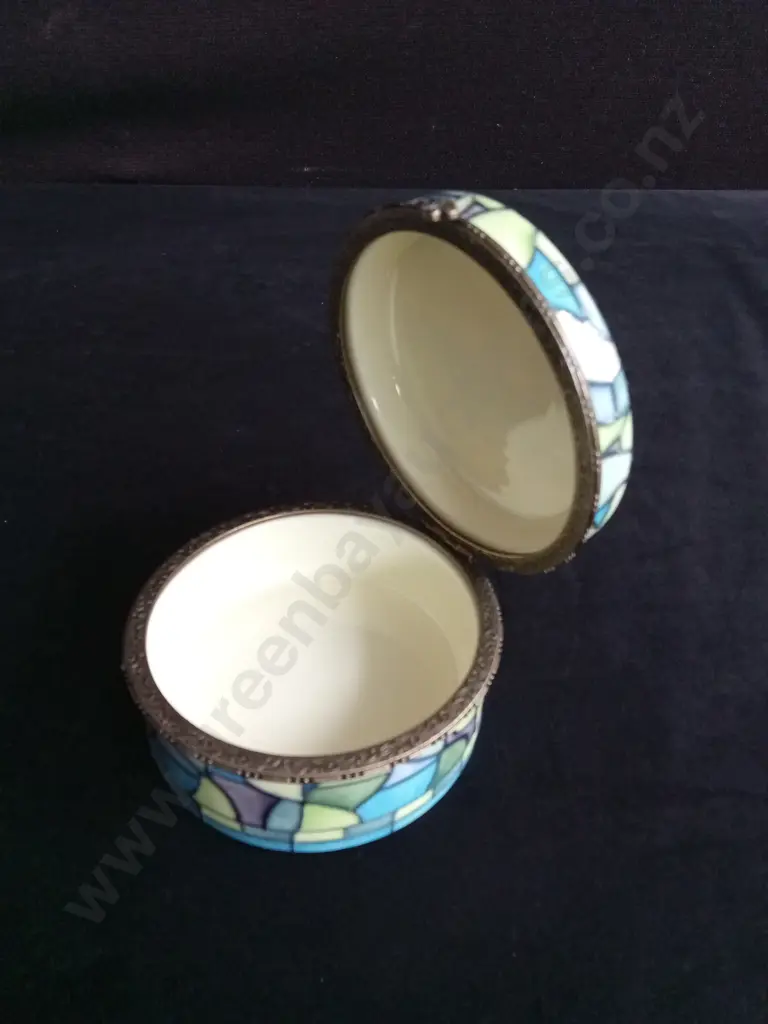 OLD TUPTON WARE HAND PAINTED DRAGONFLY TRINKET BOX Image 1++