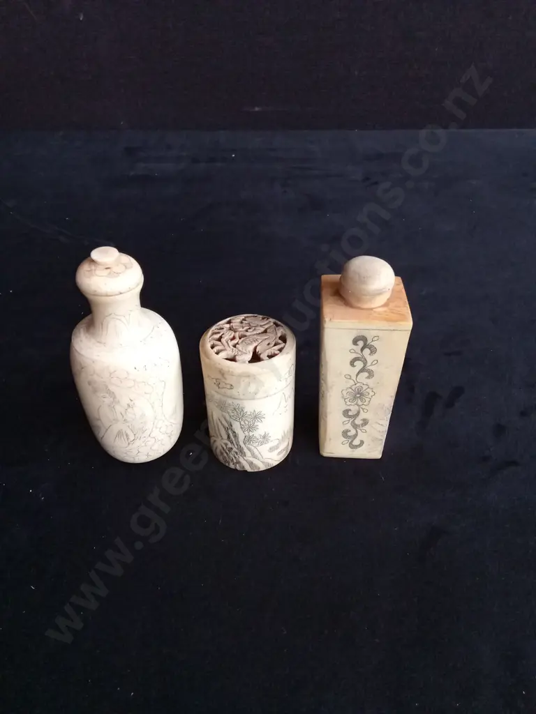3 VINTAGE CHINESE CARVED SNUFF BOTTLES Image 1++