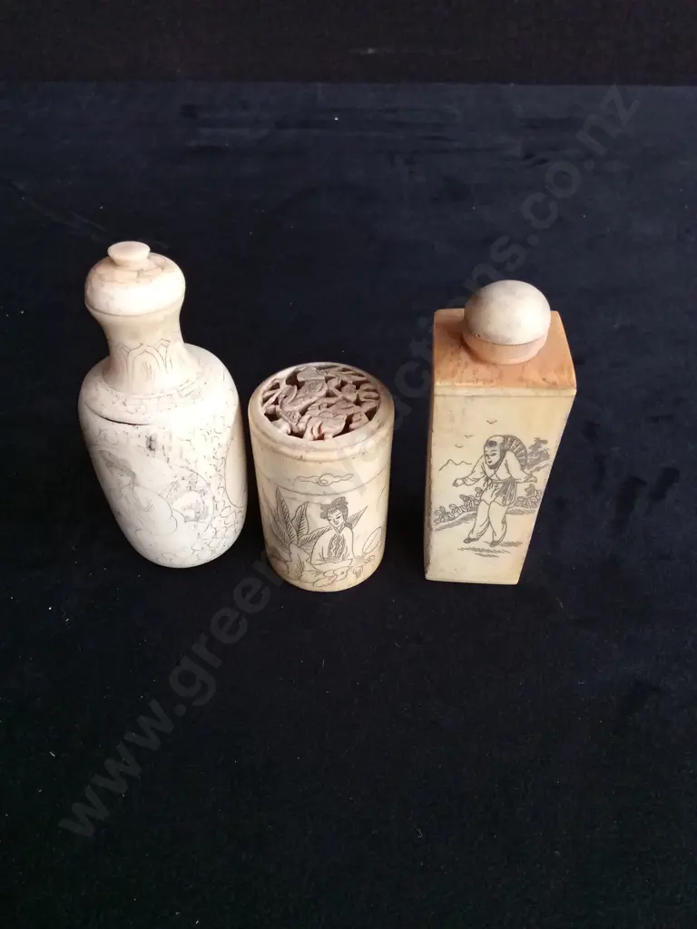3 VINTAGE CHINESE CARVED SNUFF BOTTLES Image 1++