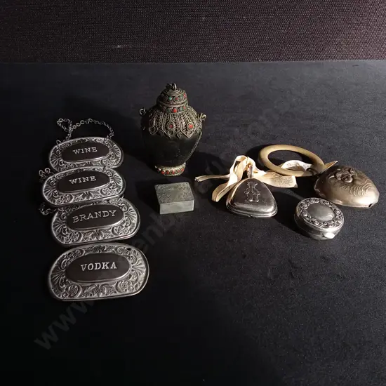 COLLECTION OF ANTIQUE METAL ITEMS