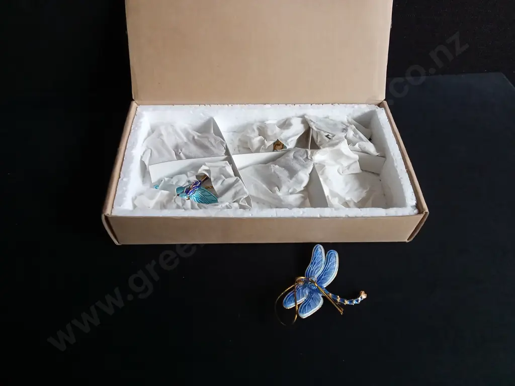 BOX OF 6 ARTICULATED DRAGONFLY ORNAMENTS, CLOISONNE ENAMEL Image 1++