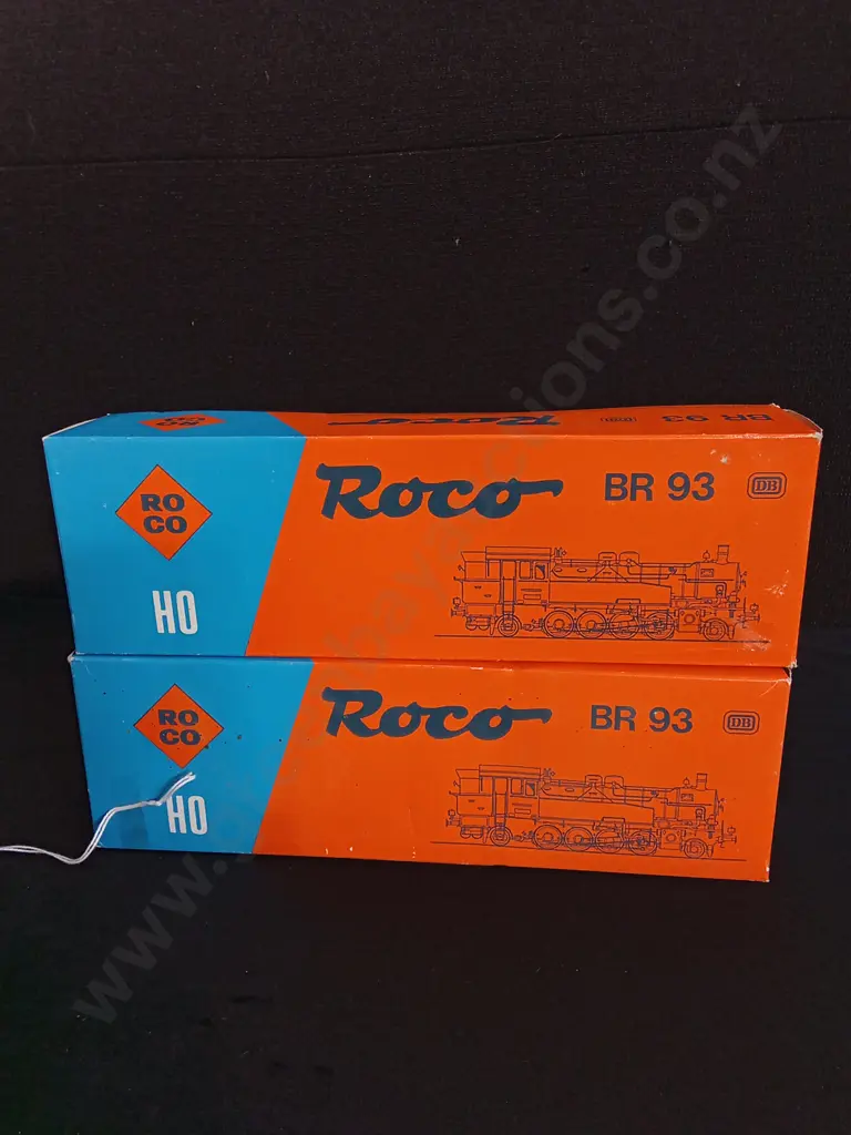 2 ROCO HO SCALE BR 93 STEAM LOCOMOTIVES MODELS, PACKAGED Image 1++
