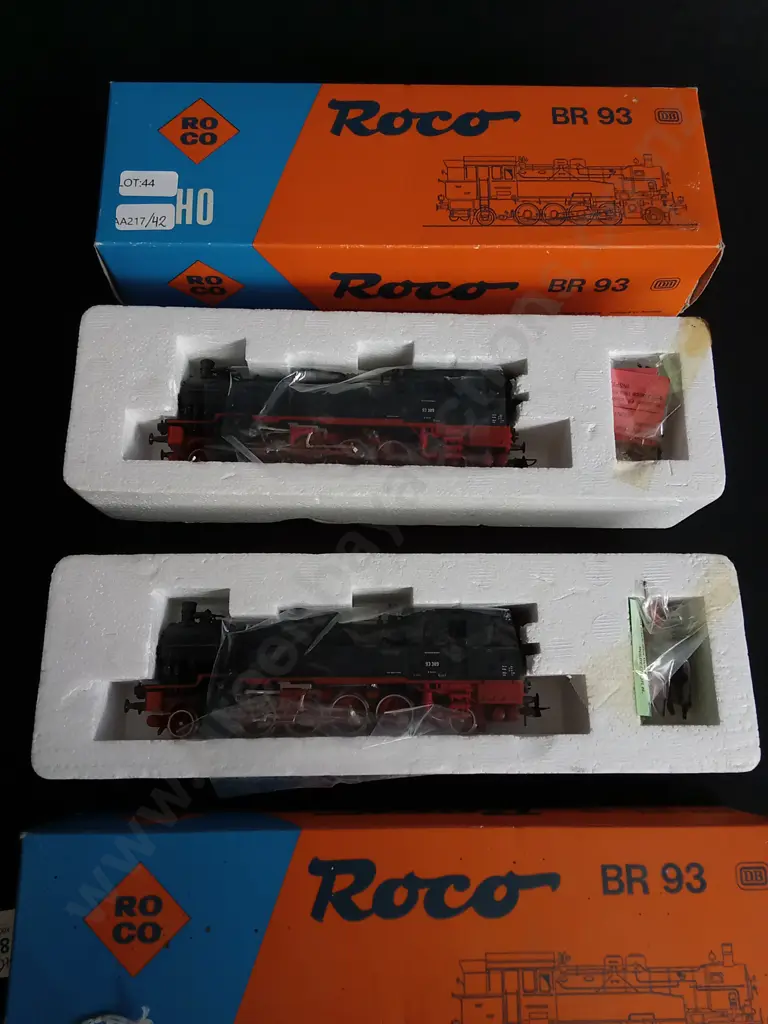 2 ROCO HO SCALE BR 93 STEAM LOCOMOTIVES MODELS, PACKAGED Image 1++