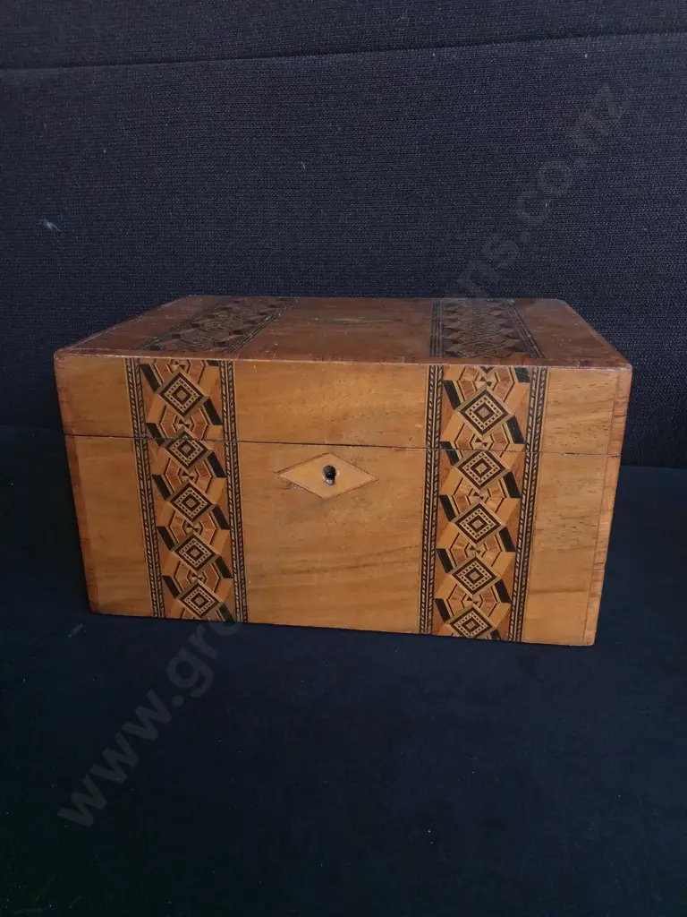 ANTIQUE TUNBRIDGE WARE INLAID WALNUT BOX, W 25.5 CM Image 1++