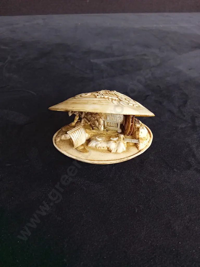 VINTAGE CELLULOID DIORAMA Image 1++
