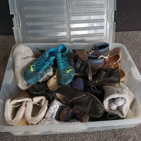 BOX OF MIXED SHOES