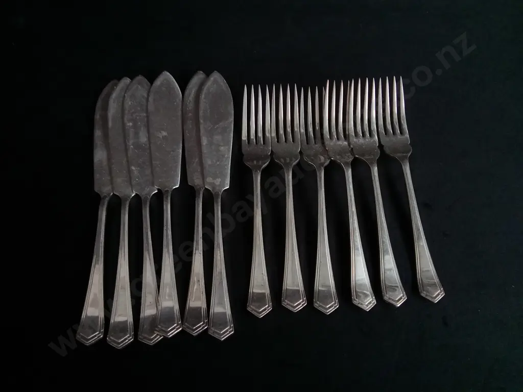 VINTAGE ART DECO SILVER PLATED FISH SERVICE SET, GEORGE LOVERIDGE Image 1++