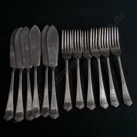 VINTAGE ART DECO SILVER PLATED FISH SERVICE SET, GEORGE LOVERIDGE