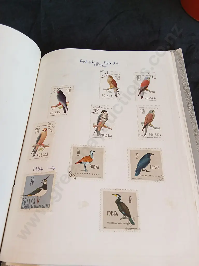 BIRDS OF THE WORLD STAMP BOOK Image 1++