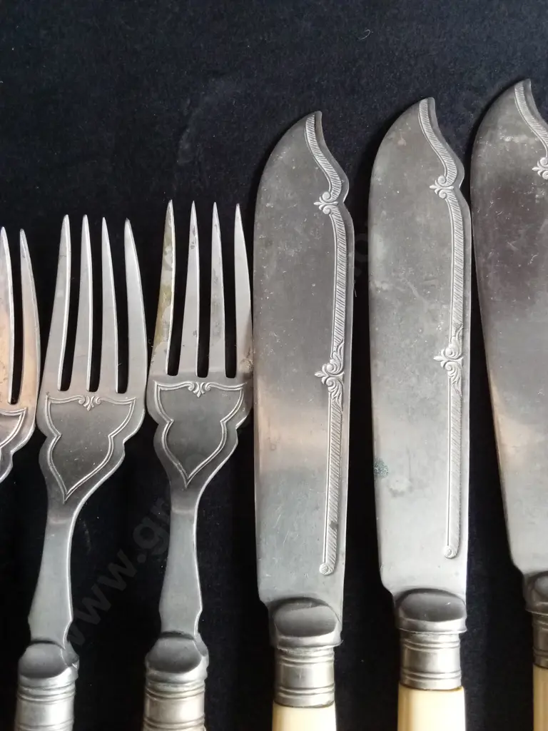 COLLECTION OF VINTAGE FISH AND TABLE CUTLERY, IVORINE FAUX BONE HANDLES, STAINLESS NICKEL Image 1++