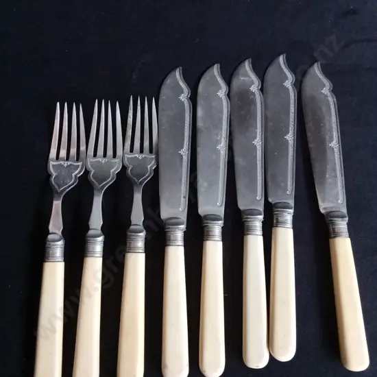 COLLECTION OF VINTAGE FISH AND TABLE CUTLERY, IVORINE FAUX BONE HANDLES, STAINLESS NICKEL