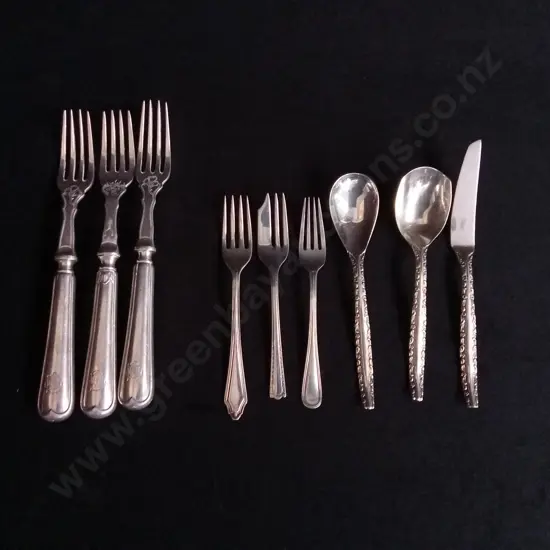 VINTAGE CUTLERY MIX, INCLUDING ONEIDA COMMUNITY FISH FORKS