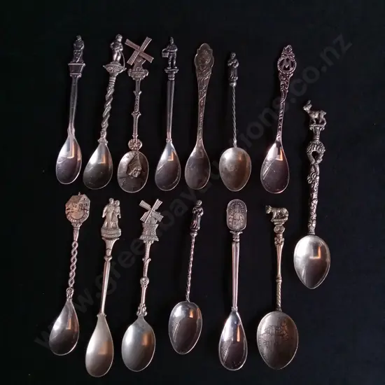 COLLECTION OF VINTAGE SOUVENIR SPOONS