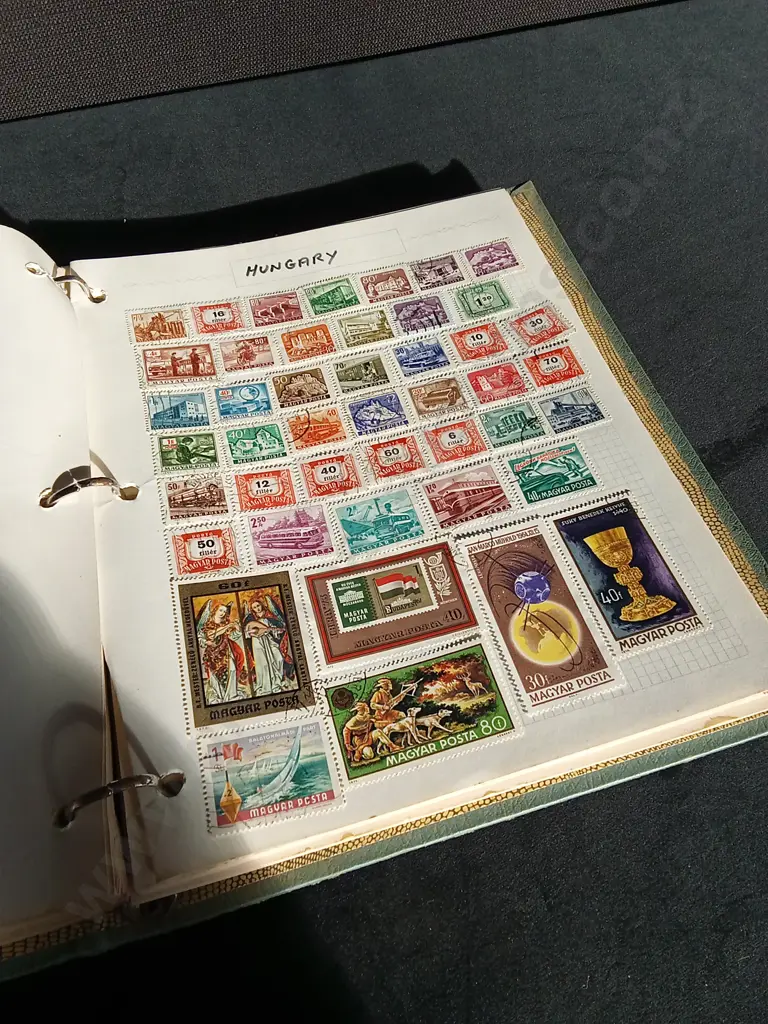 THE PREMIER CLASSIC STAMP ALBUM INCLUDING STAMPS Image 1++