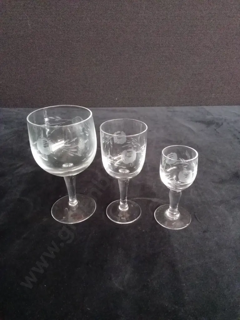 SET OF 15 ETCHED GLASSES Image 1++