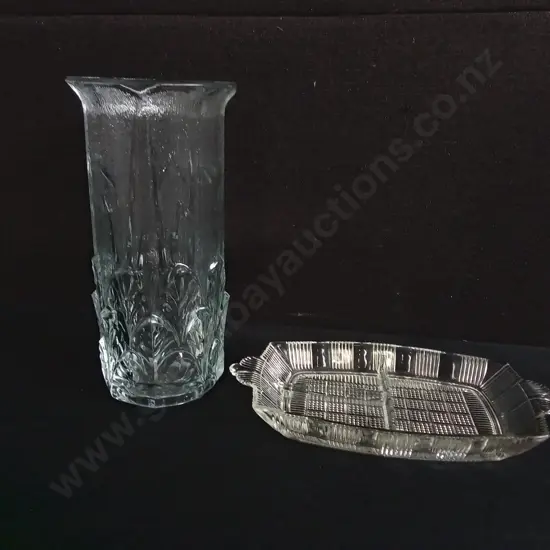2 PIECES GLASS DECORATIVE ITEMS, VASE AND TRINKET DISH