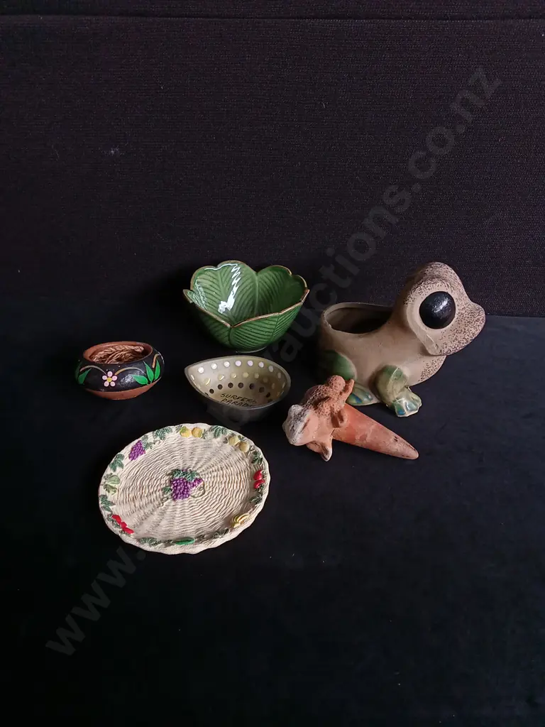 6 PIECES VINTAGE POTTERY, GARDEN THEMED Image 1++