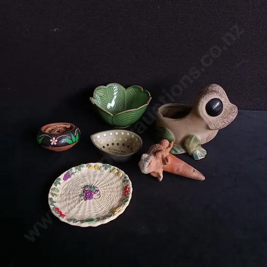 6 PIECES VINTAGE POTTERY, GARDEN THEMED